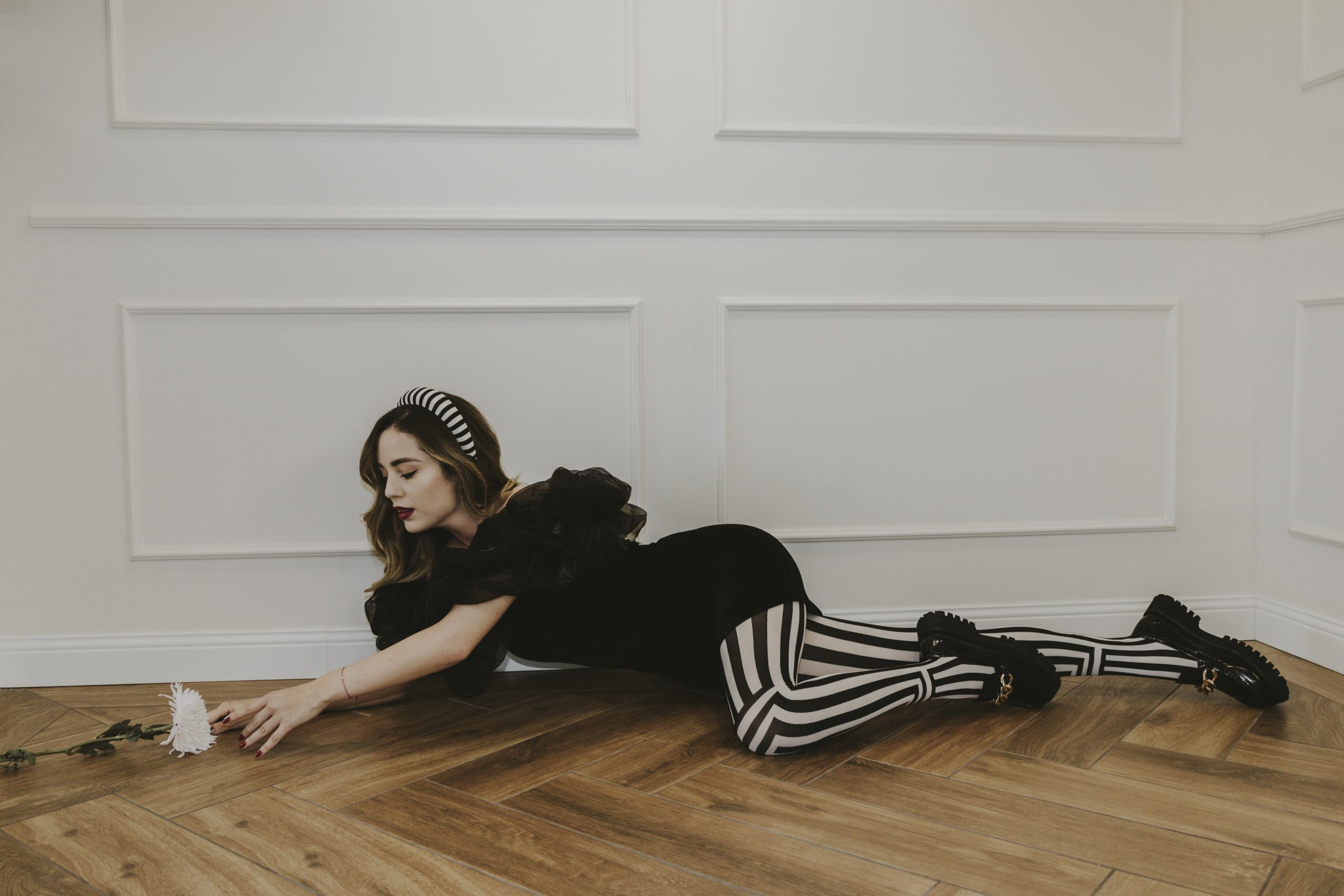 Read more about the article From Simplicity to Urban Edge: Our Photo Shoot with Elitsa Behar – Mihaylov